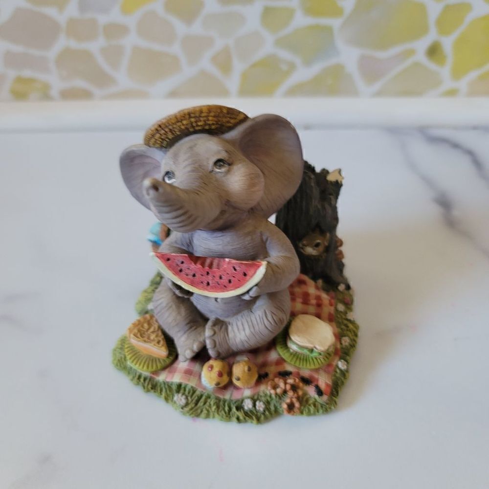A slice of the Fun Peanut Pals Sculpture Collection by Tom Newson elephant picni